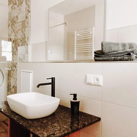 شقة Am Scharmuetzelsee