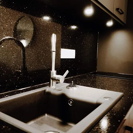 Am Scharmuetzelsee شقة